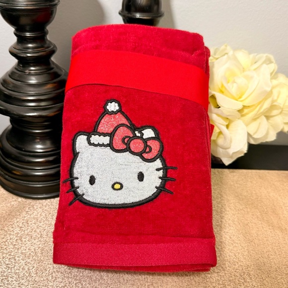 NWT Set of 2 Metallic SANTA HELLO KITTY Hand Towels - Picture 9 of 9